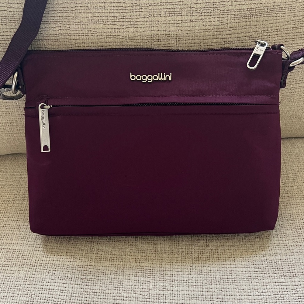 baggallini Securtex Anti Theft Crossbody Bag Handbag in Mulberry
